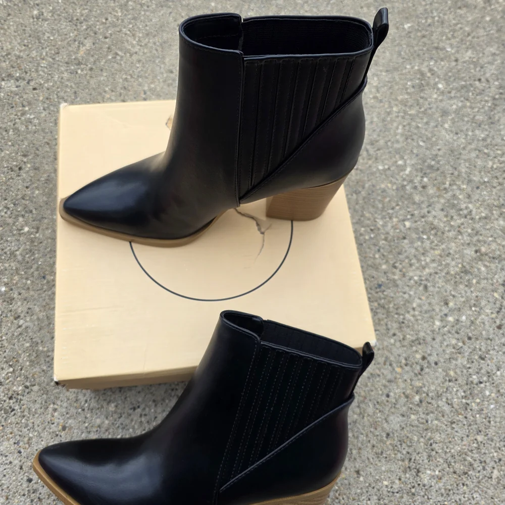 Soda Classic Black Ankle Boot with Stacked Heel - Women Size 7.5